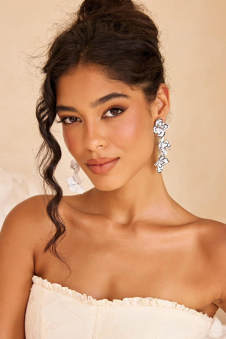 Fleur de Blanc Floral Drop Earrings - White