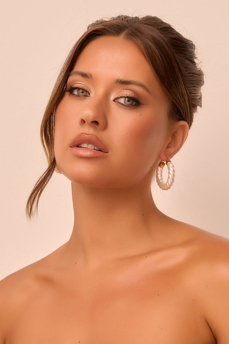 Sugar Twist Hoop Earrings - White for women