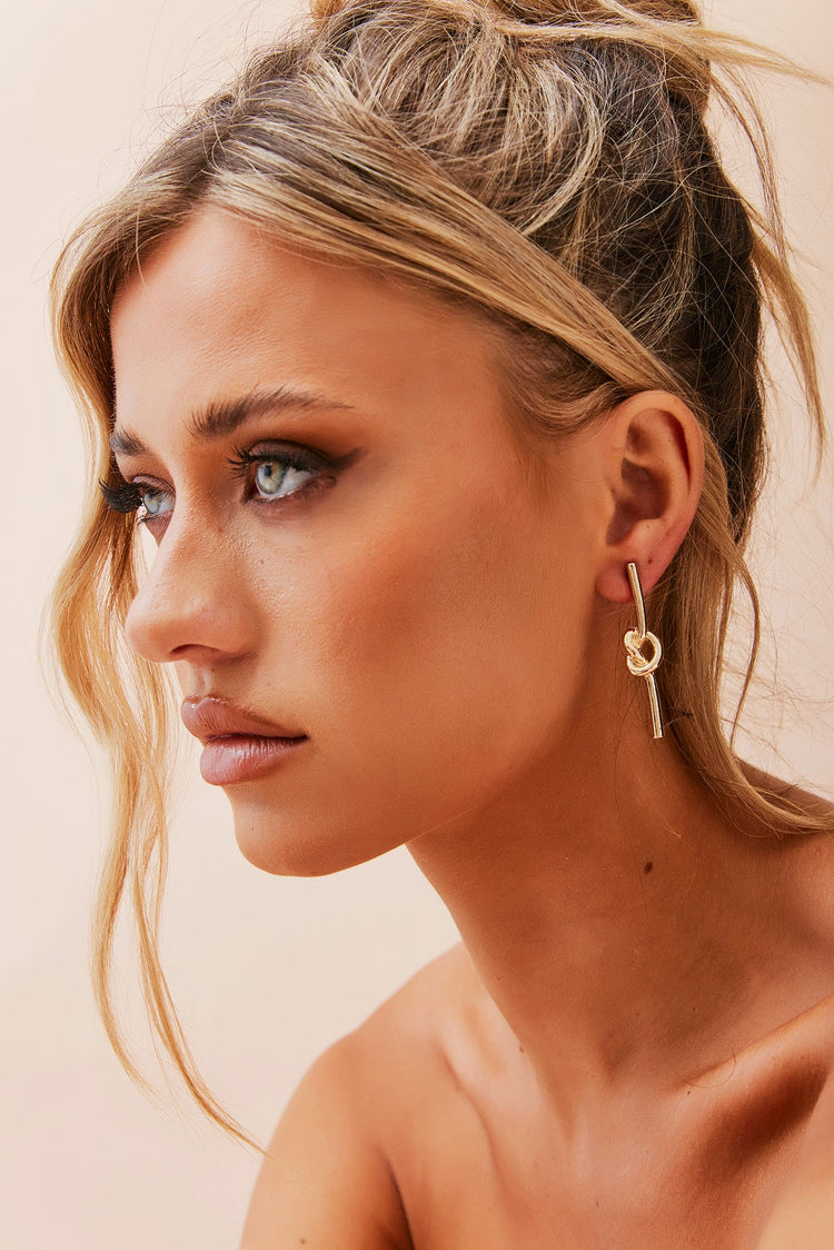 Give Me A Knot Earrings - Gold for women